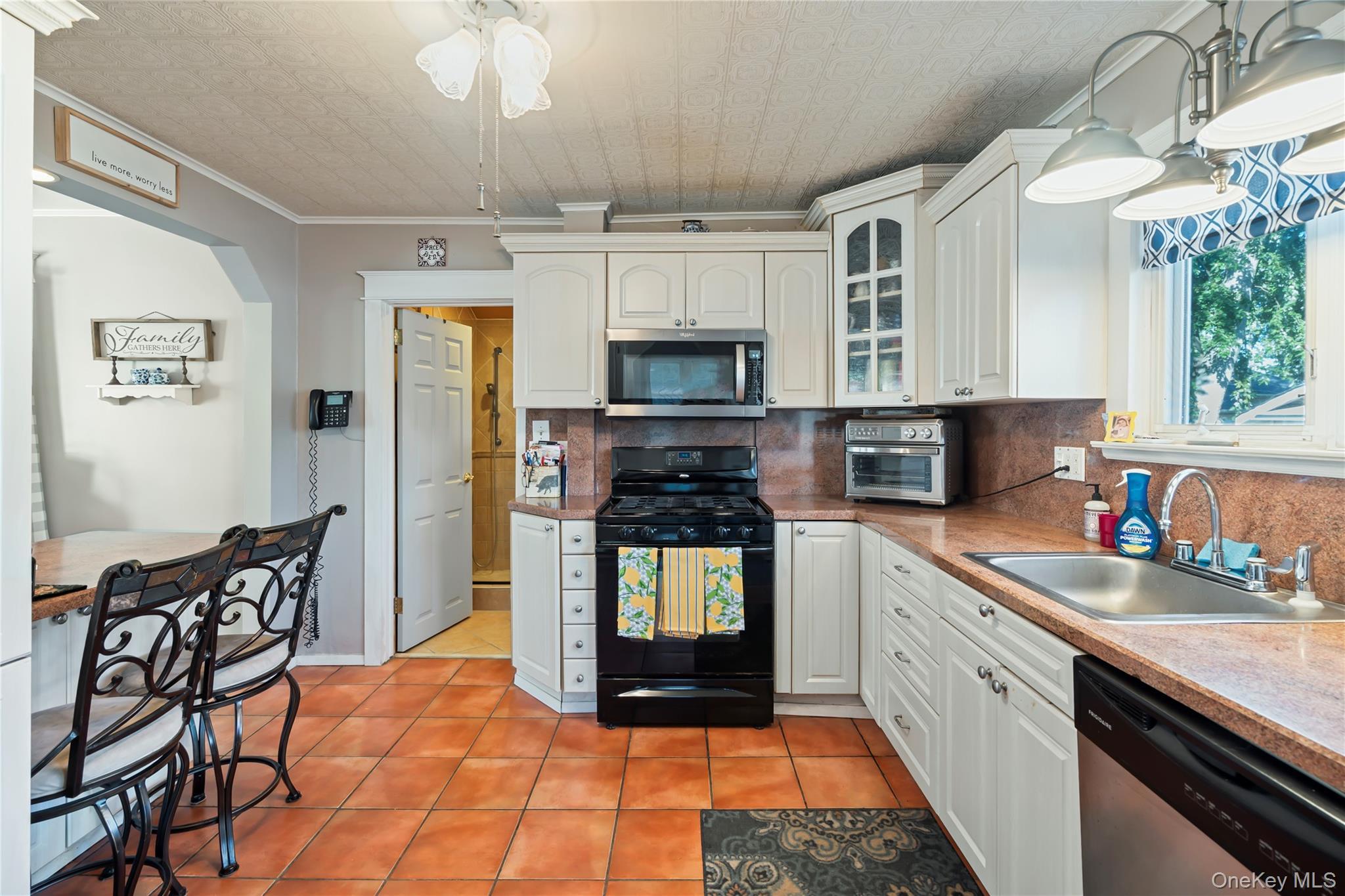 Single Family 4th  Suffolk County, NY 11757, MLS-911358-2