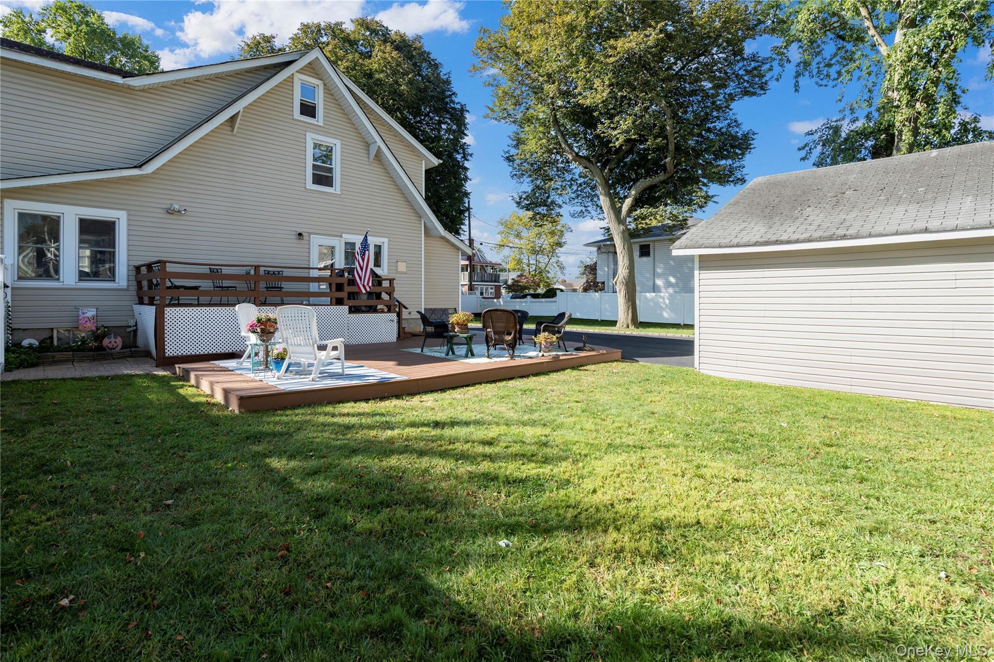 Single Family 4th  Suffolk County, NY 11757, MLS-911358-21