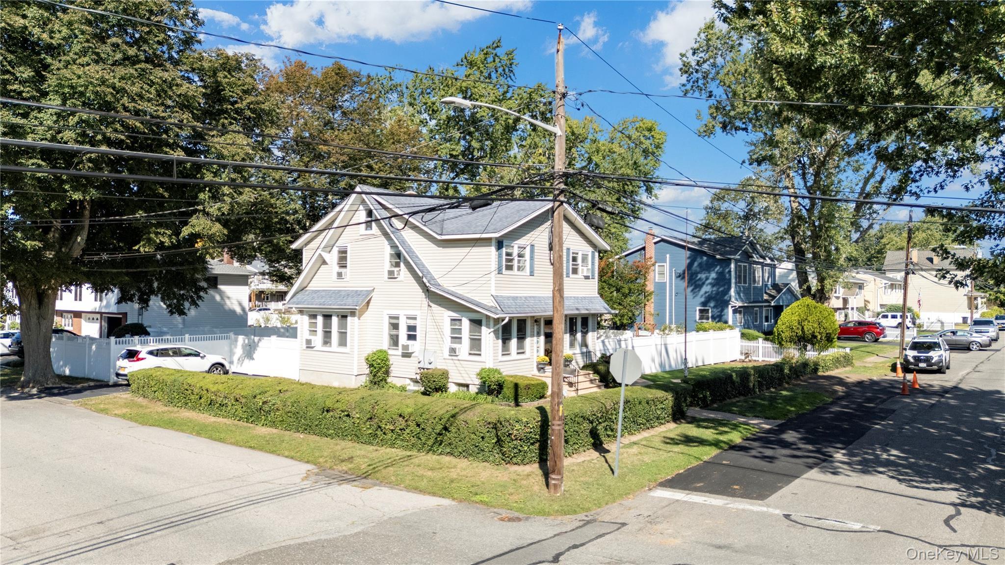 Single Family 4th  Suffolk County, NY 11757, MLS-911358-22