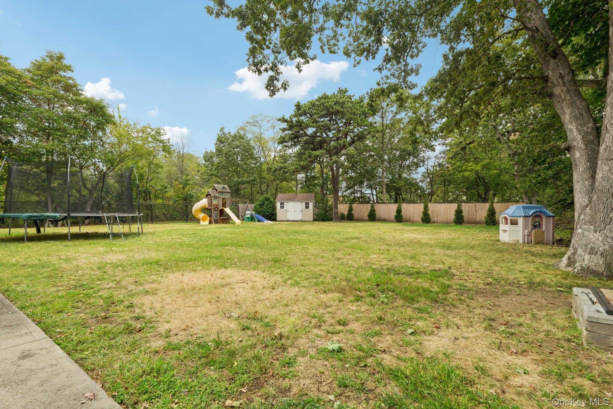 Single Family Berry Suffolk County, NY 11757, MLS-911386-17