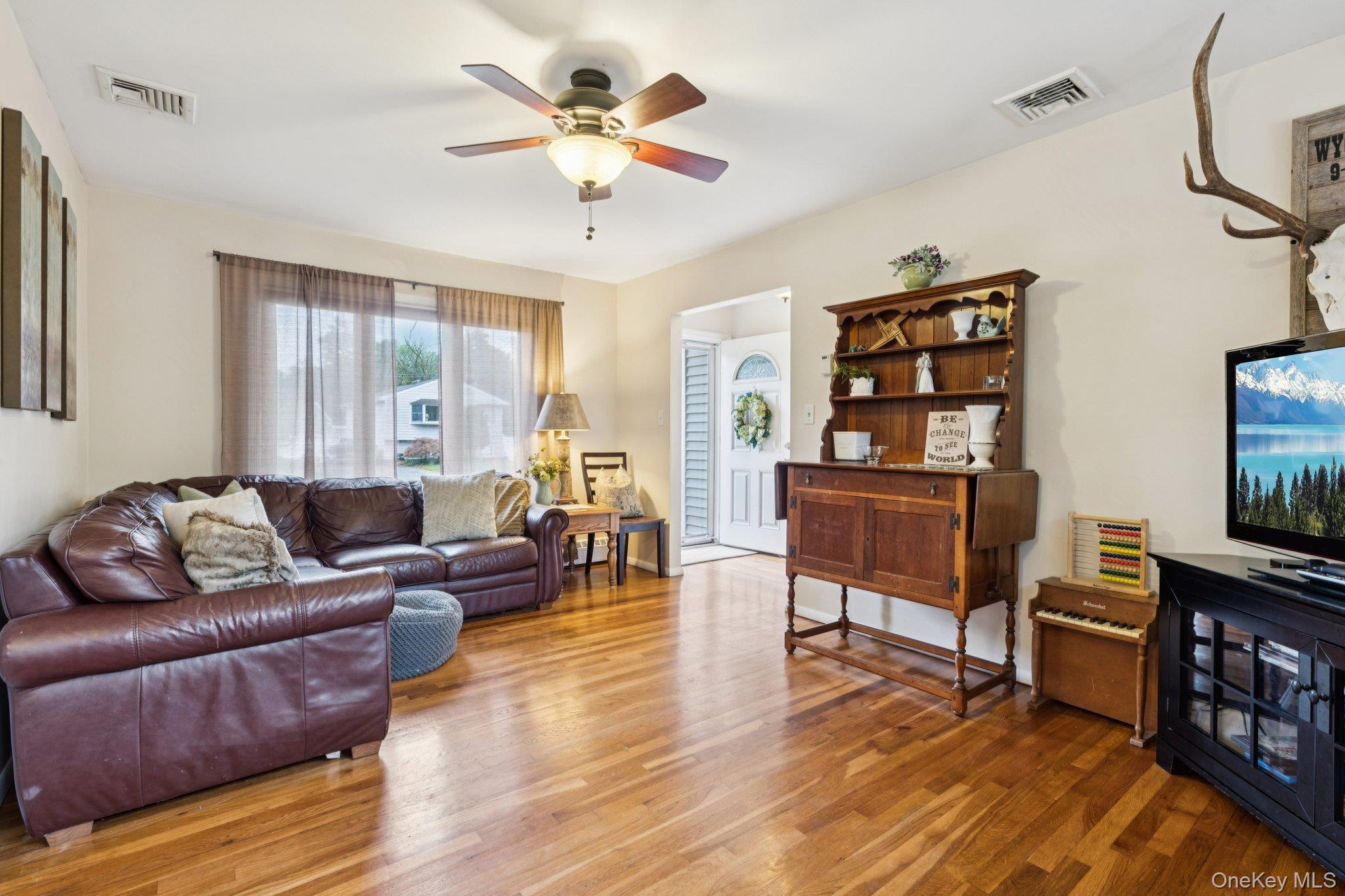 Single Family Berry Suffolk County, NY 11757, MLS-911386-3