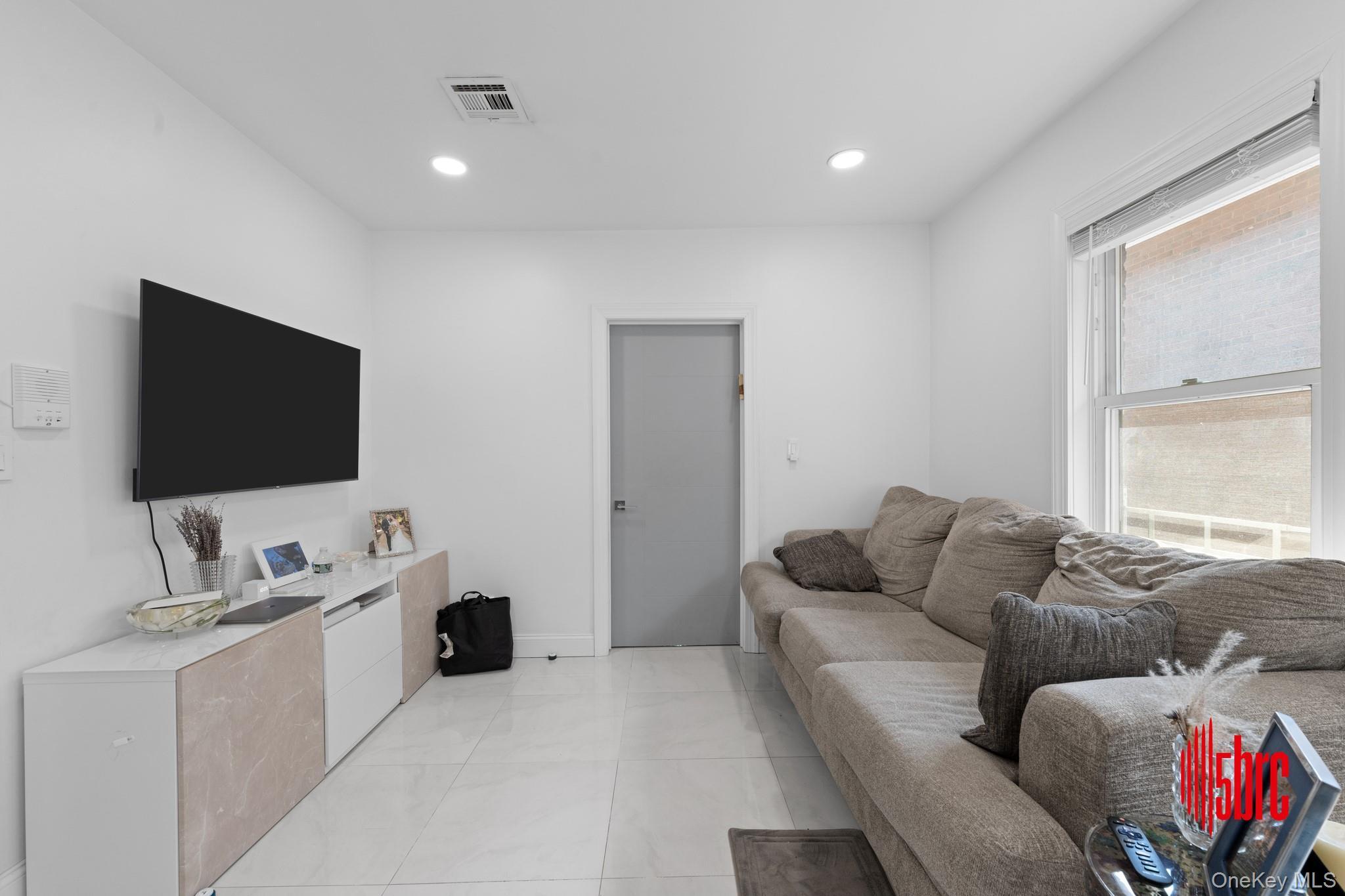 Single Family 28th Brooklyn, NY 11210, MLS-911405-15