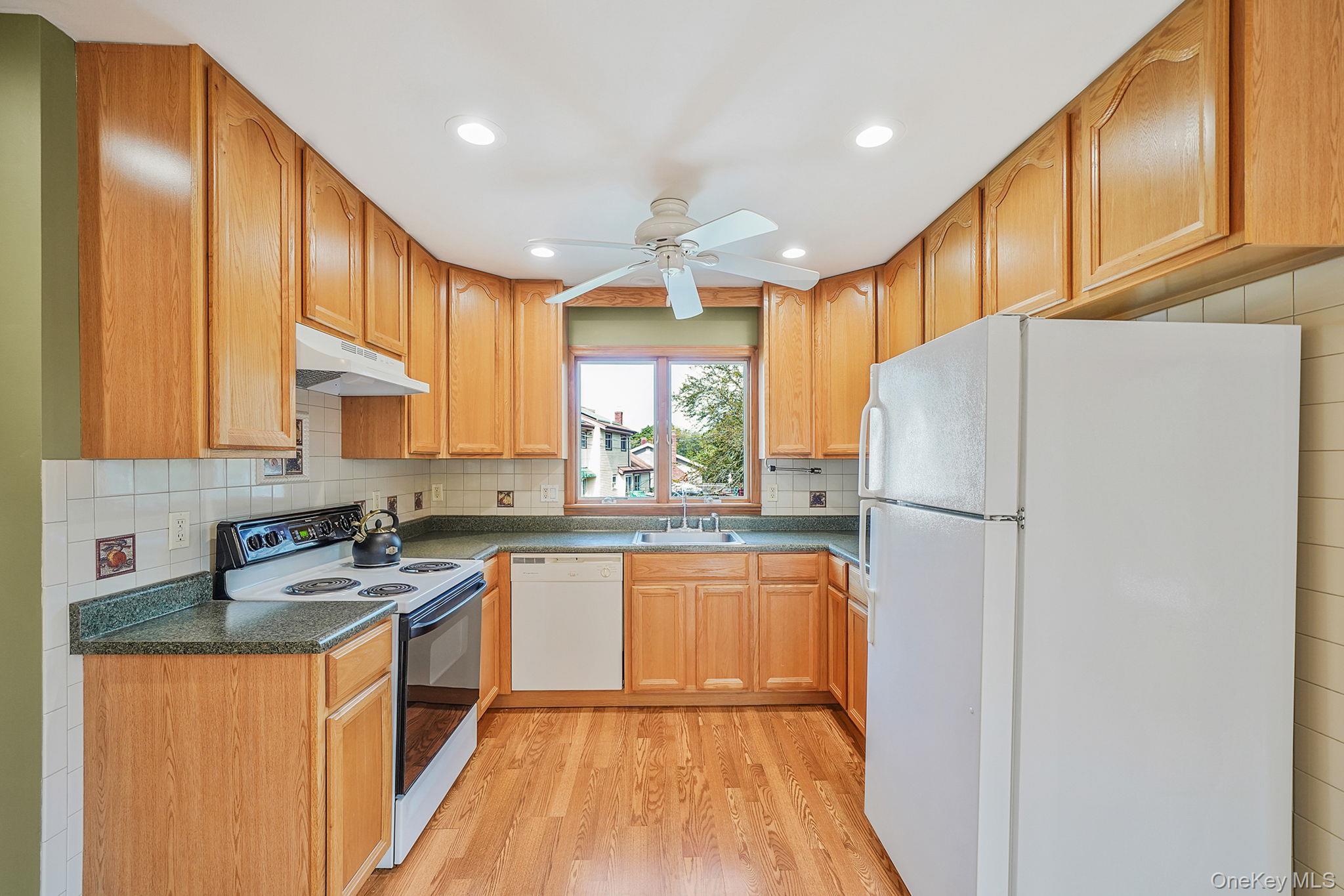 Single Family Bokel  Suffolk County, NY 11779, MLS-911462-4