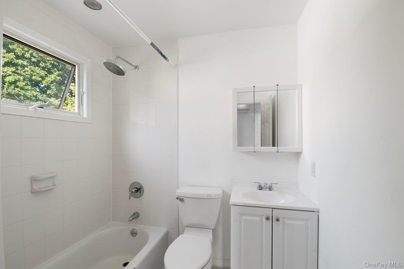 Single Family Mcgowan Suffolk County, NY 11722, MLS-911471-10