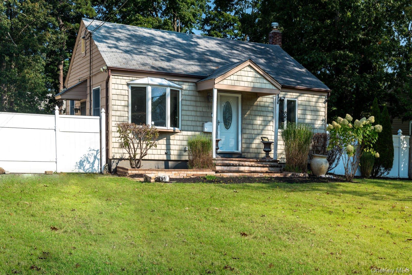 Single Family Mcgowan Suffolk County, NY 11722, MLS-911471-2