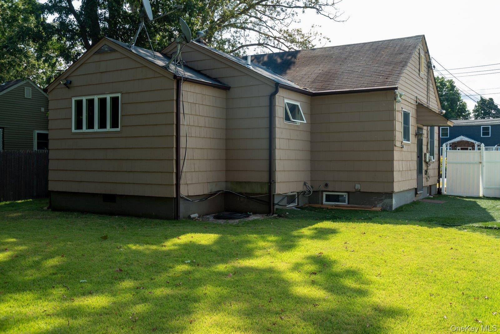 Single Family Mcgowan Suffolk County, NY 11722, MLS-911471-4