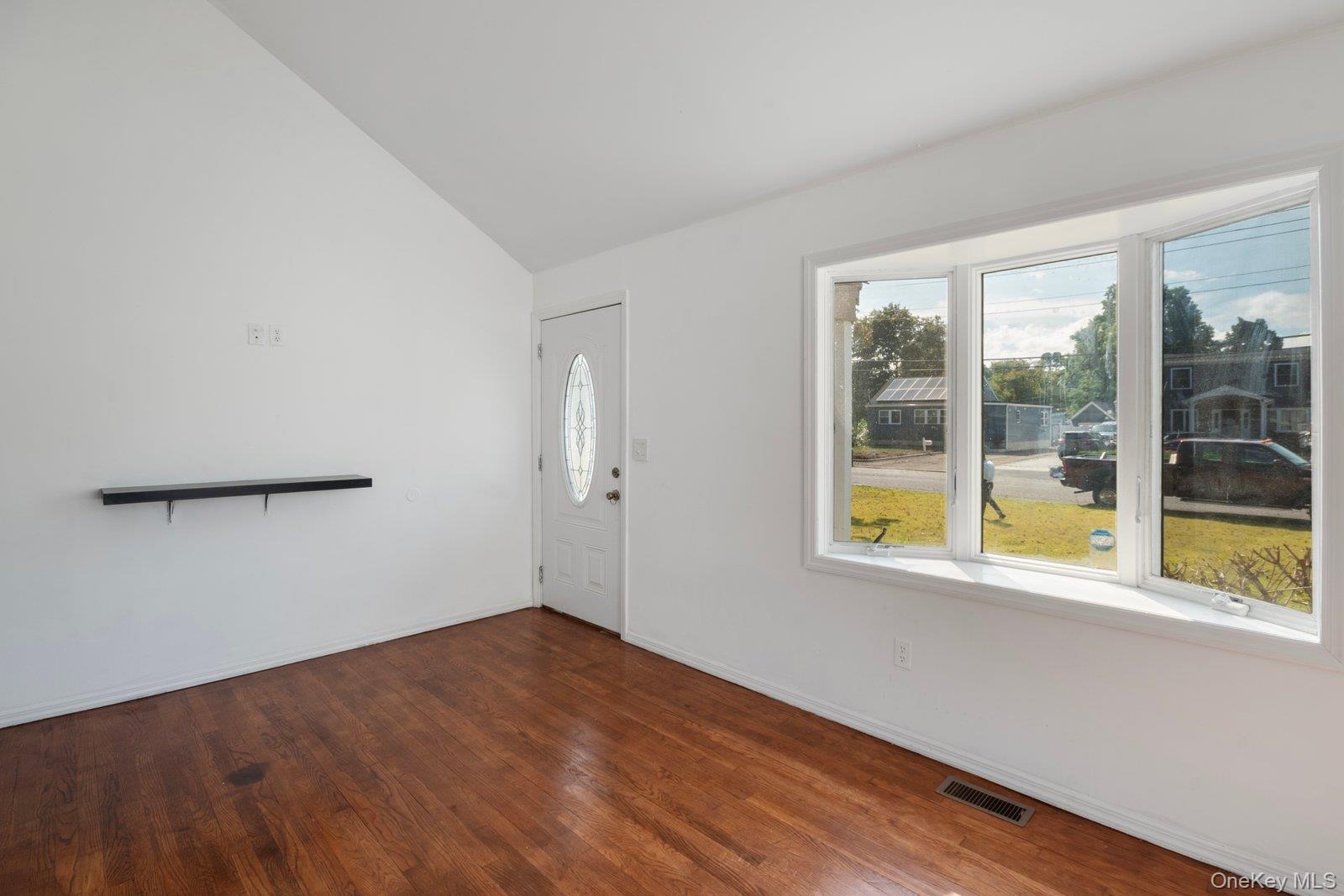 Single Family Mcgowan Suffolk County, NY 11722, MLS-911471-5