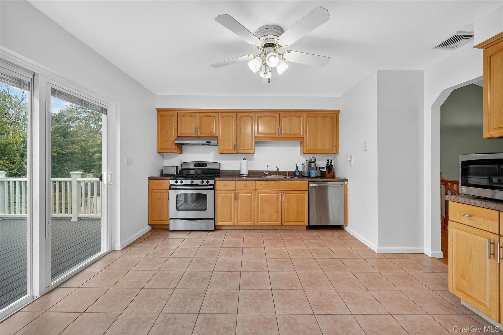 Single Family Cedar Rockland County, NY 10984, MLS-911490-10