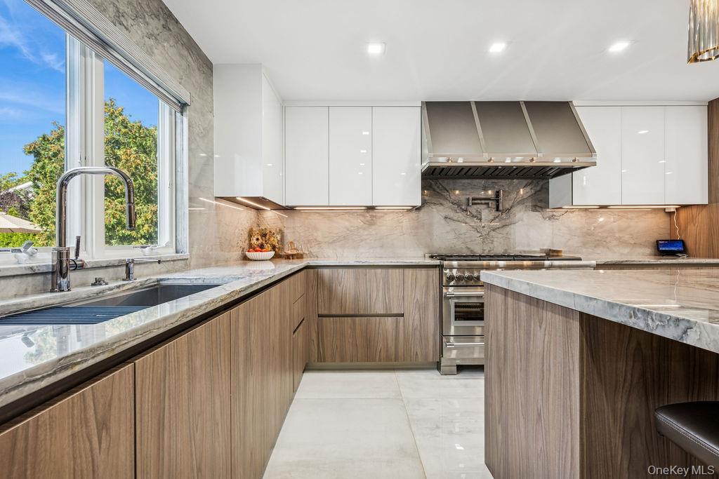 Single Family Dartmouth Nassau County, NY 11598, MLS-911555-11