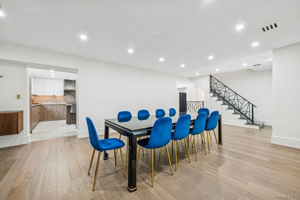 Single Family Dartmouth Nassau County, NY 11598, MLS-911555-14