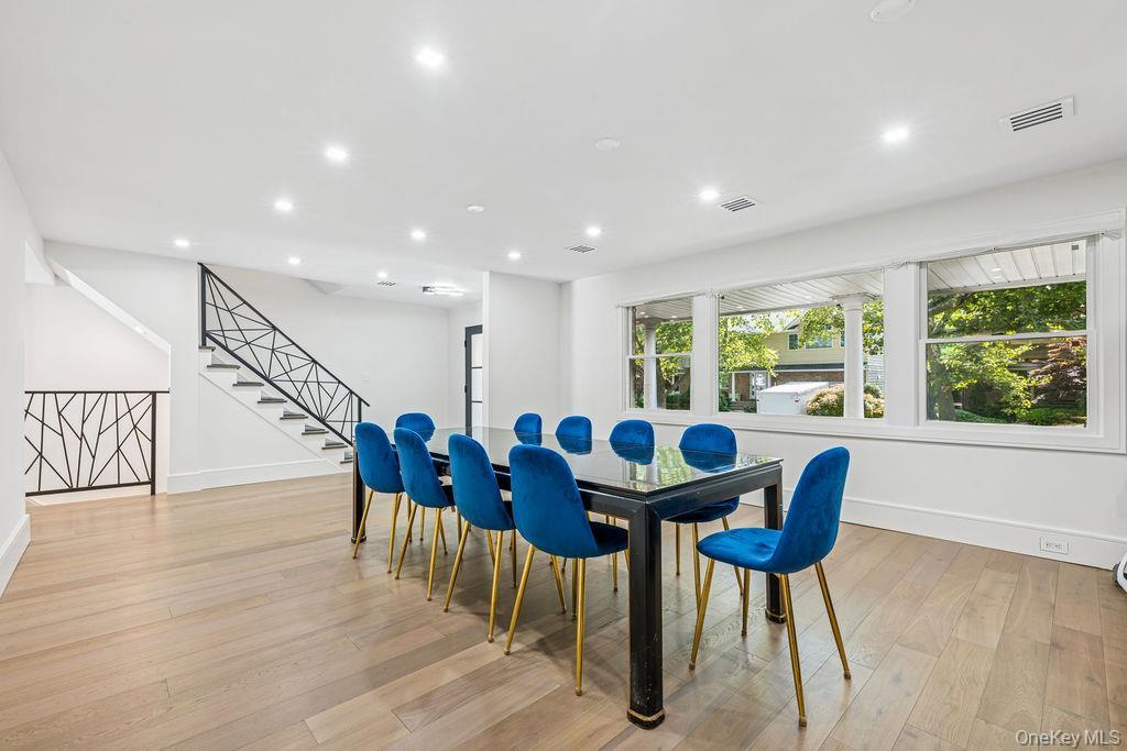 Single Family Dartmouth Nassau County, NY 11598, MLS-911555-15