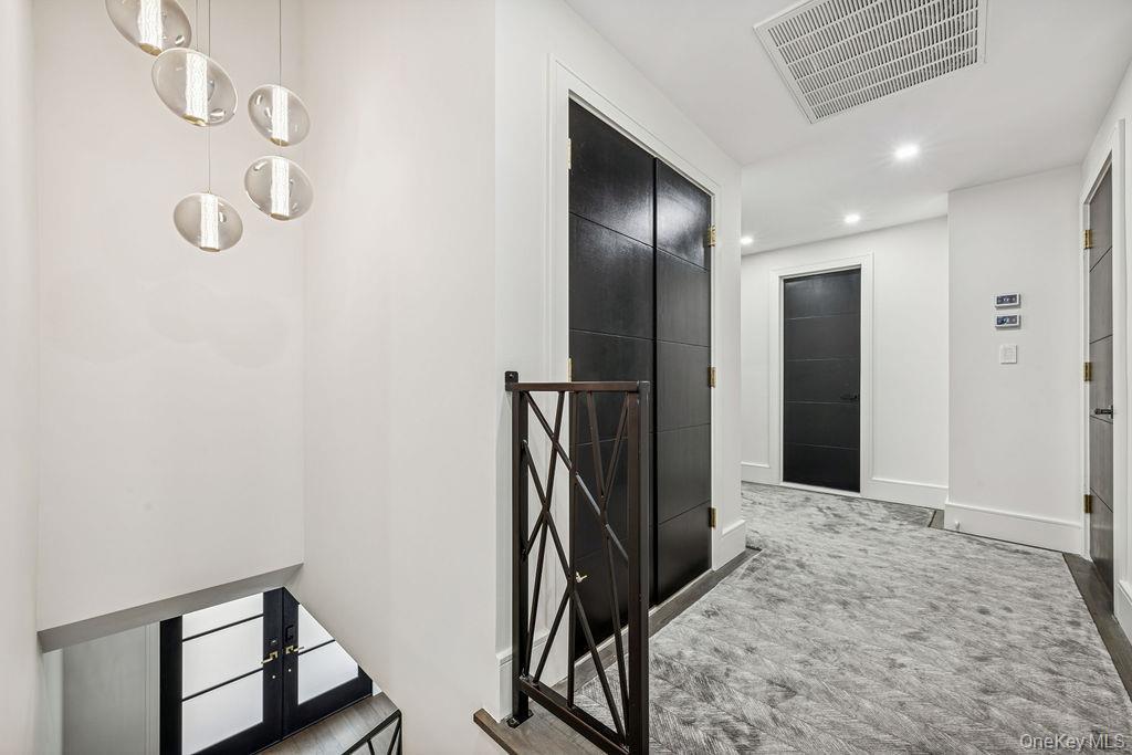 Single Family Dartmouth Nassau County, NY 11598, MLS-911555-16