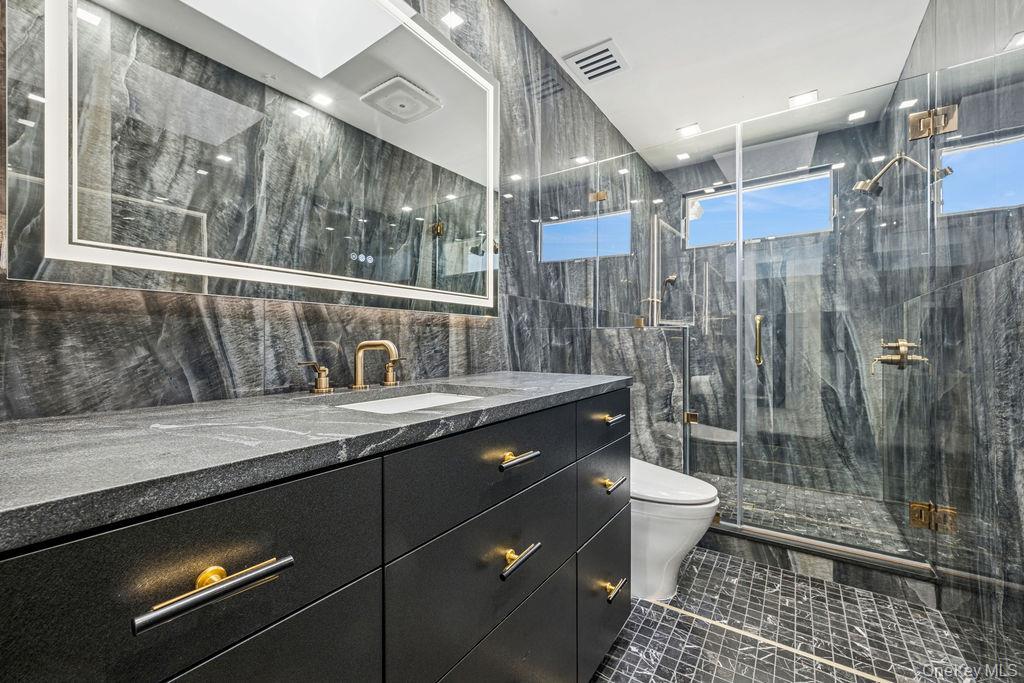 Single Family Dartmouth Nassau County, NY 11598, MLS-911555-18