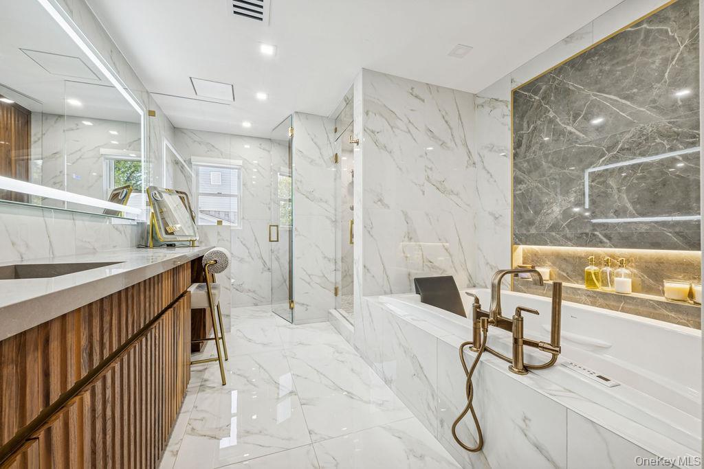 Single Family Dartmouth Nassau County, NY 11598, MLS-911555-21