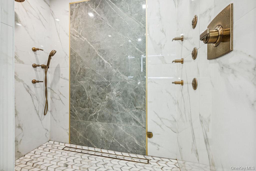 Single Family Dartmouth Nassau County, NY 11598, MLS-911555-22