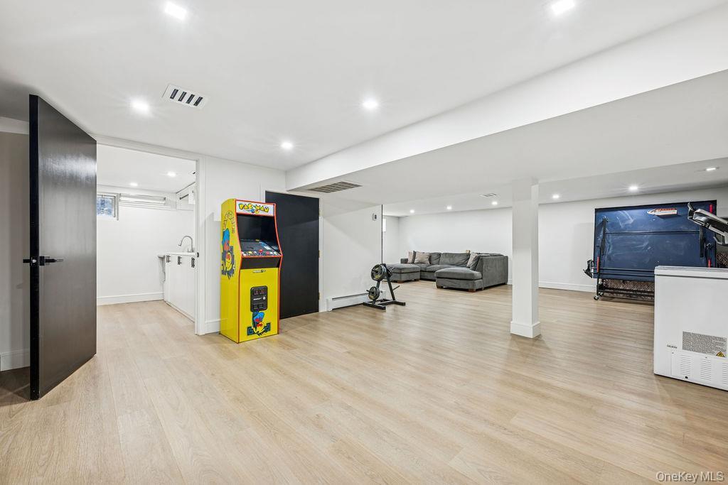 Single Family Dartmouth Nassau County, NY 11598, MLS-911555-25