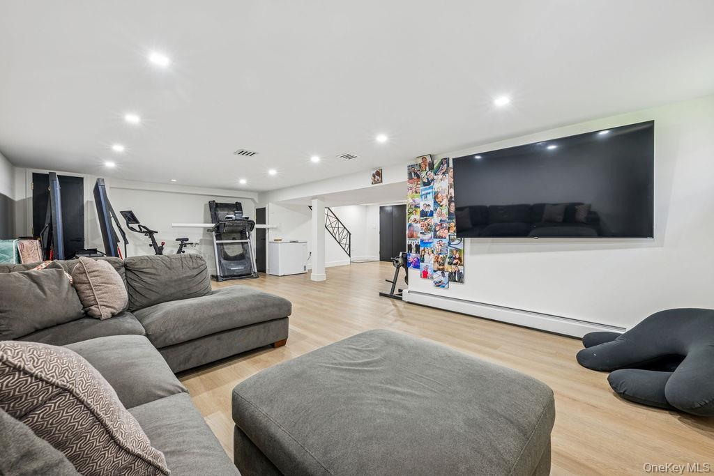 Single Family Dartmouth Nassau County, NY 11598, MLS-911555-26