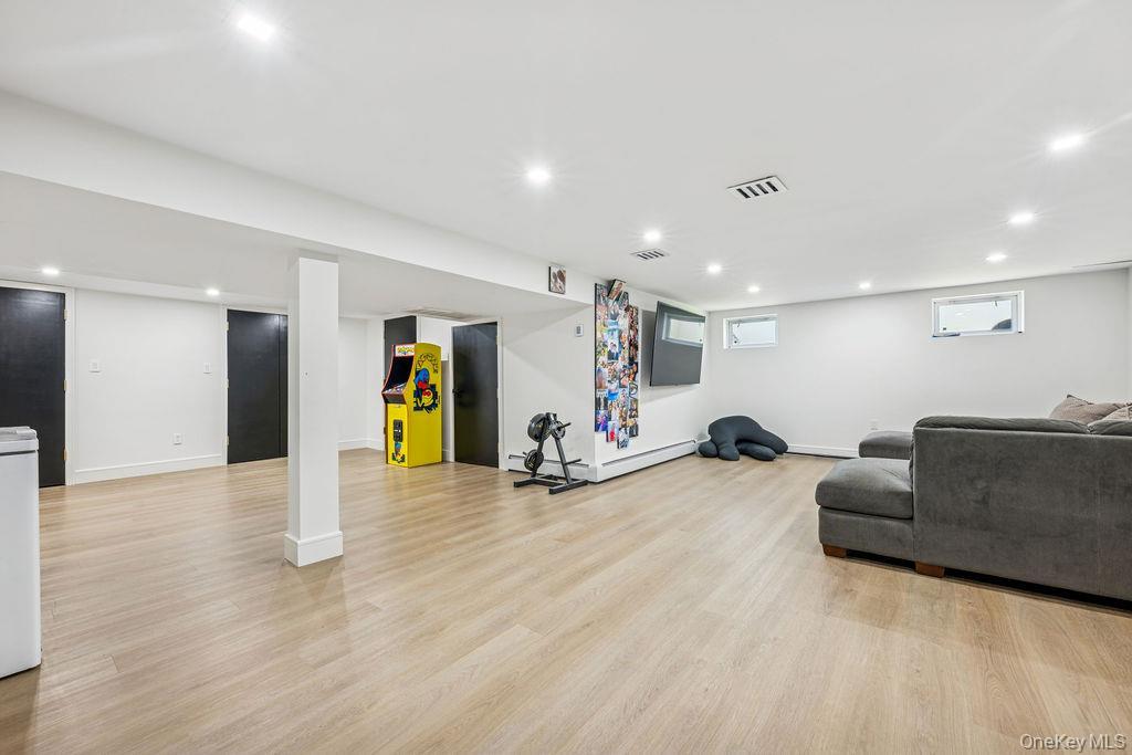 Single Family Dartmouth Nassau County, NY 11598, MLS-911555-27