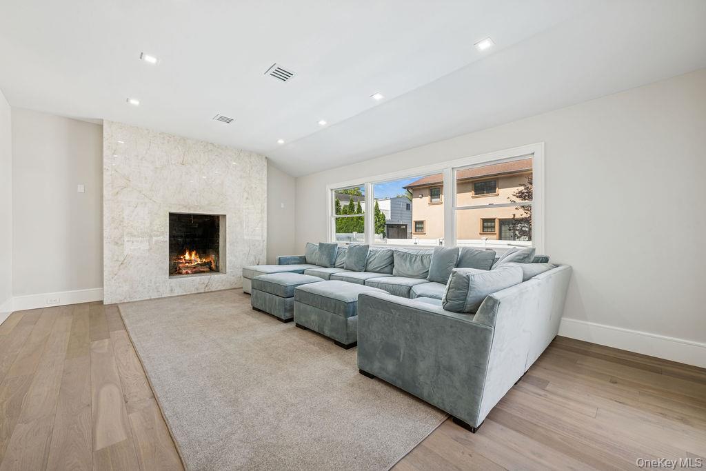 Single Family Dartmouth Nassau County, NY 11598, MLS-911555-4