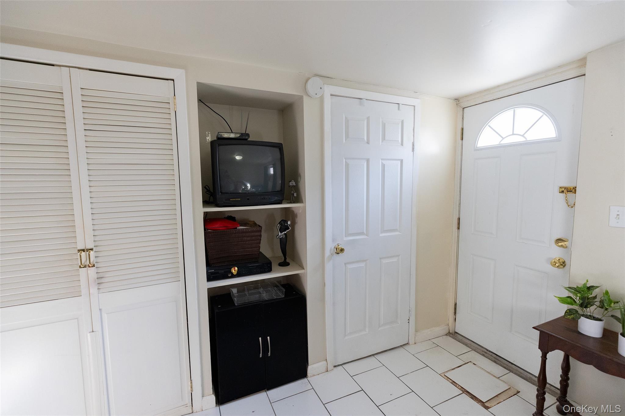Single Family Hunt  Bronx, NY 10462, MLS-911568-24