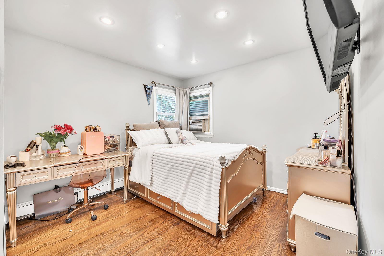 Single Family Broadway  Nassau County, NY 11565, MLS-911582-16