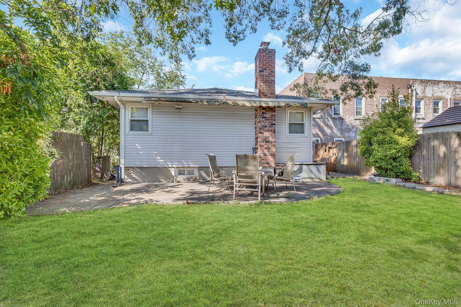 Single Family Broadway  Nassau County, NY 11565, MLS-911582-3