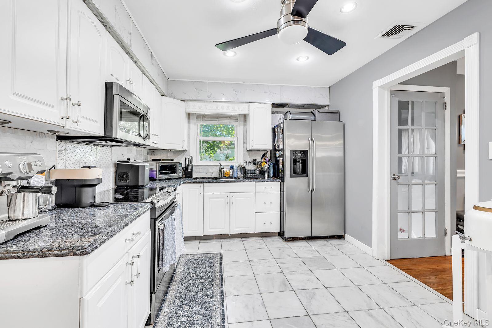 Single Family Broadway  Nassau County, NY 11565, MLS-911582-8