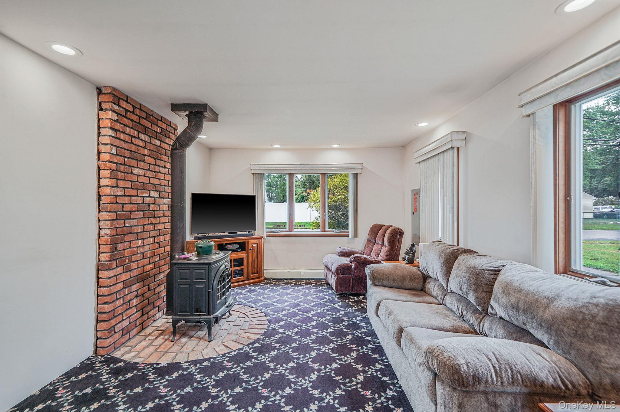 Single Family Garden  Suffolk County, NY 11706, MLS-911622-10