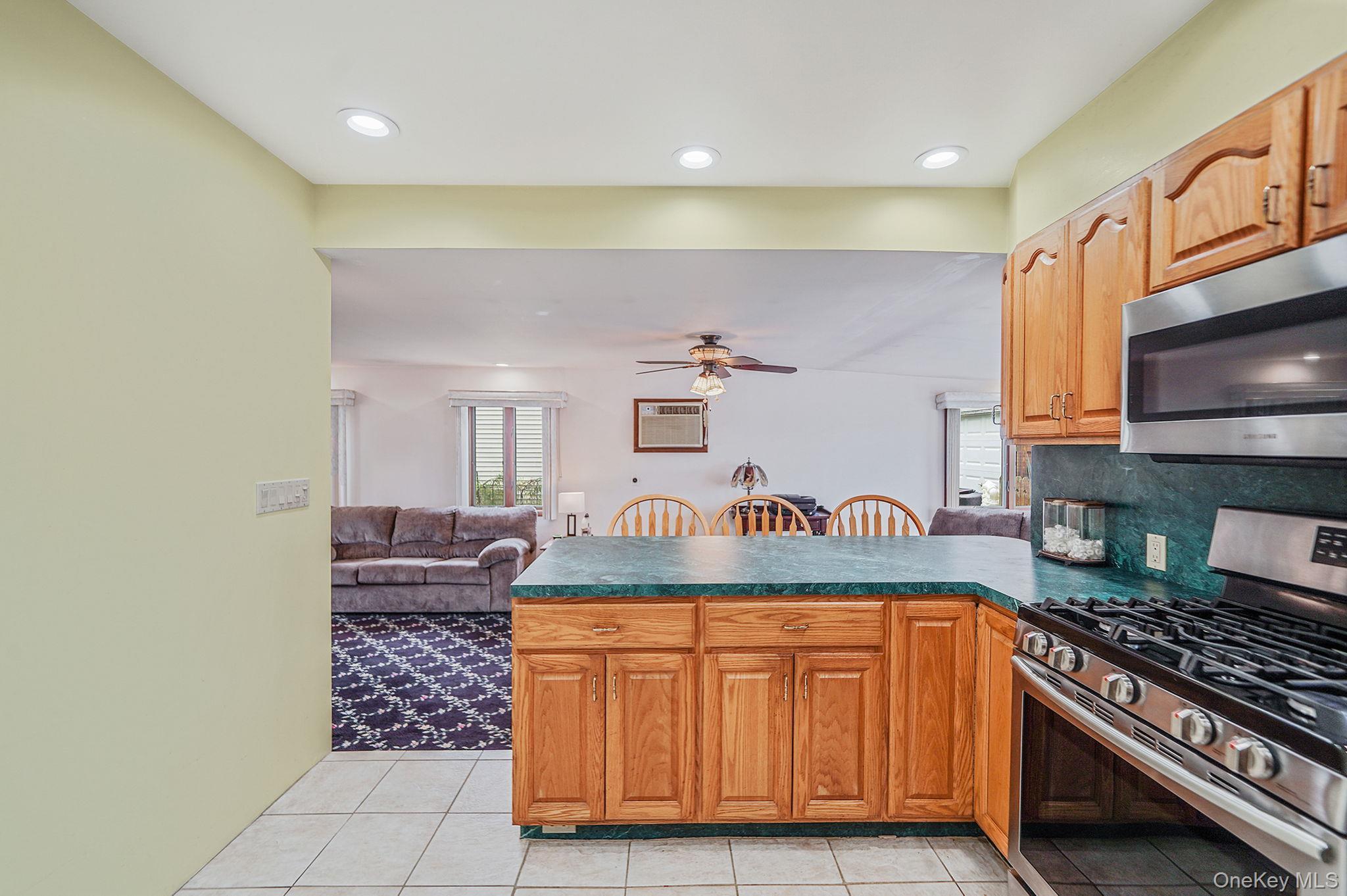 Single Family Garden  Suffolk County, NY 11706, MLS-911622-17