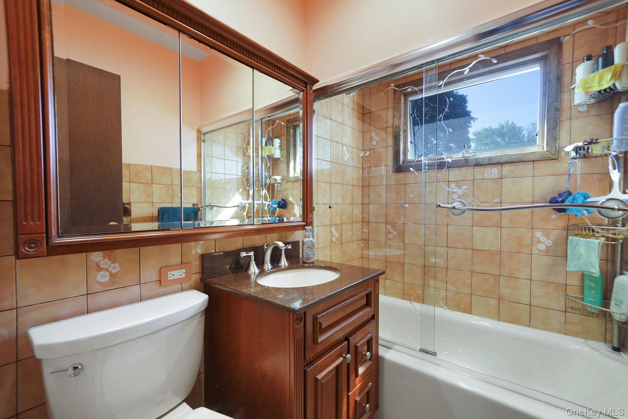 Single Family Garden  Suffolk County, NY 11706, MLS-911622-24