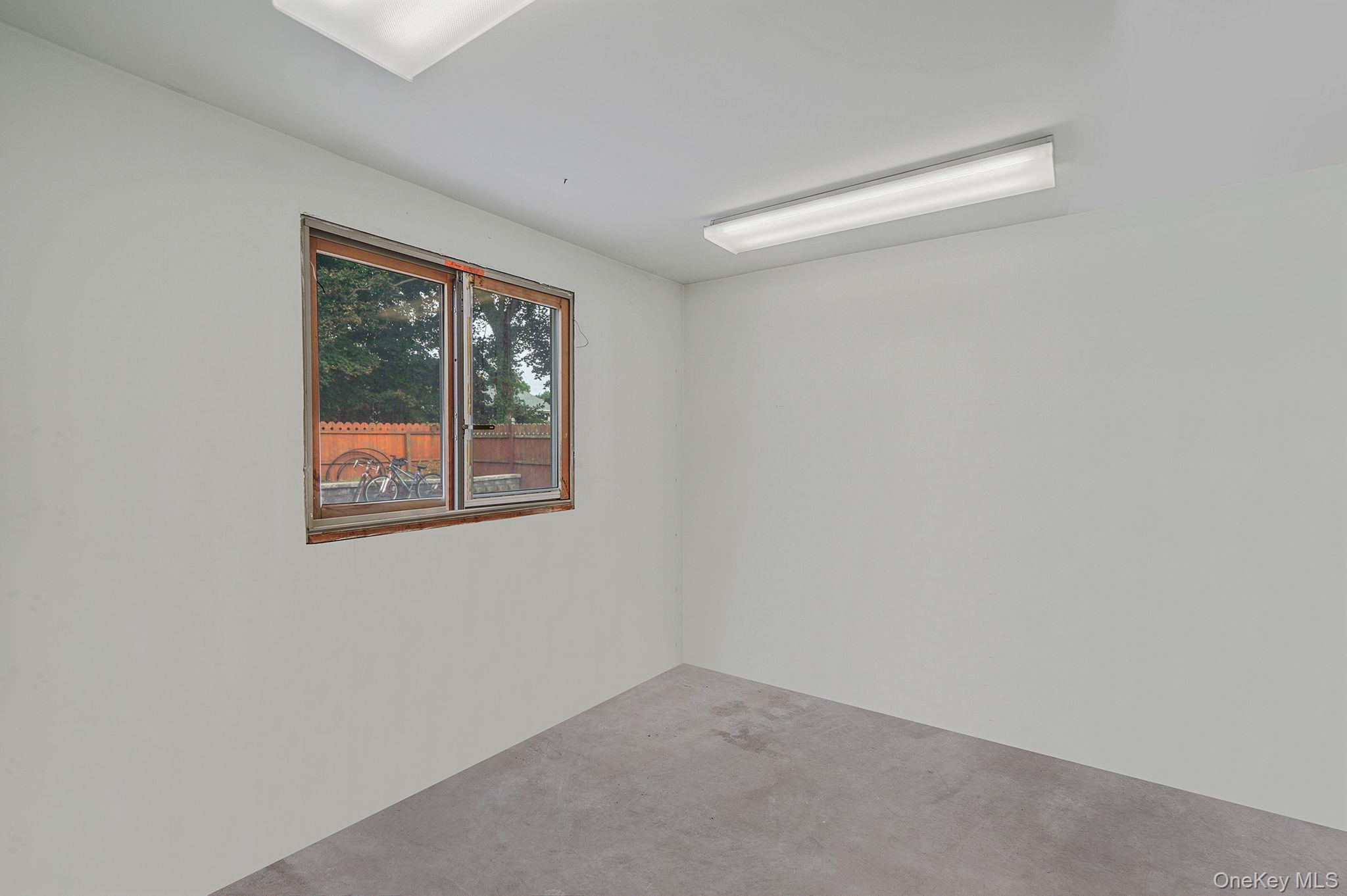 Single Family Garden  Suffolk County, NY 11706, MLS-911622-29