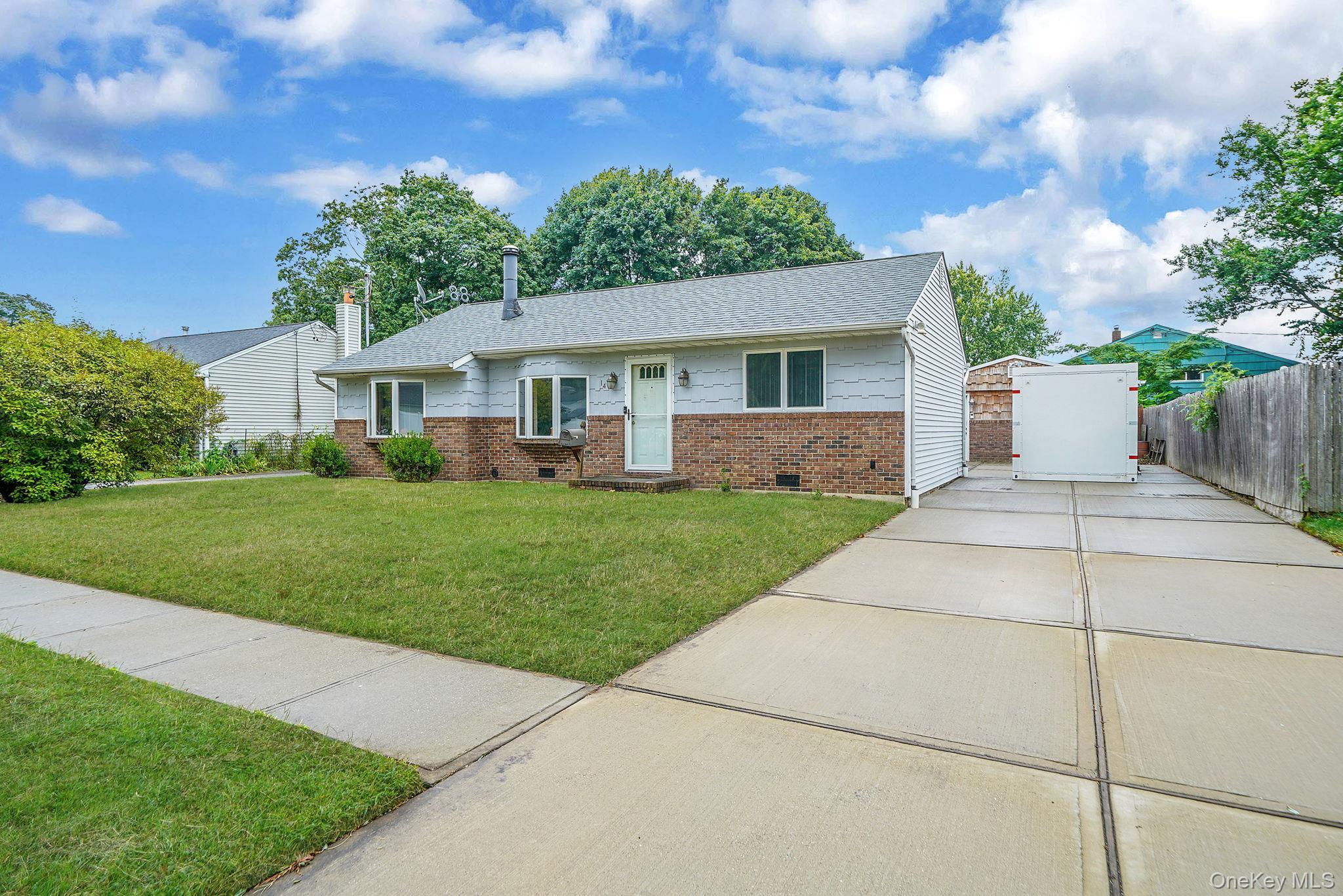 Single Family Garden  Suffolk County, NY 11706, MLS-911622-3