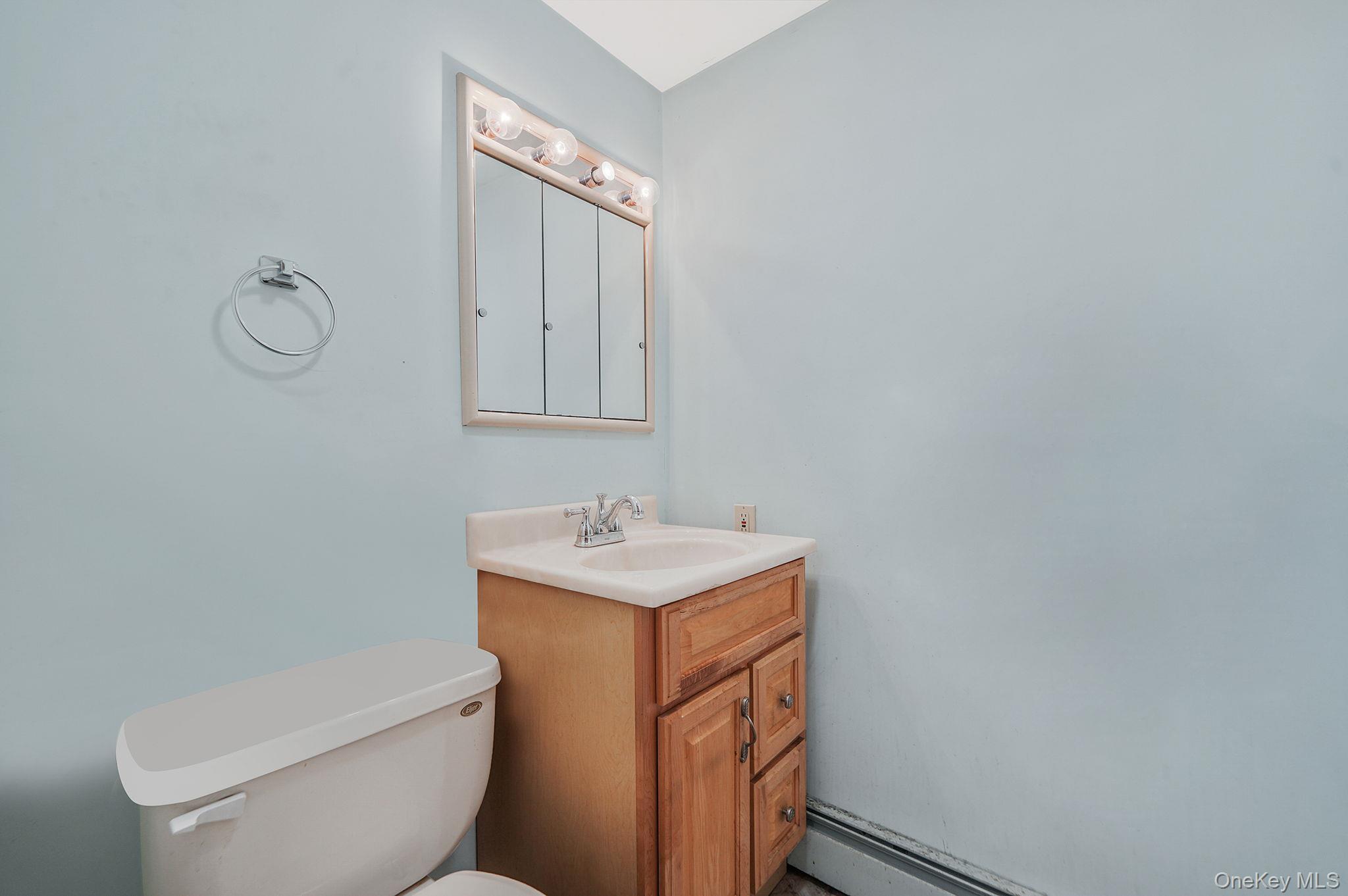 Single Family Garden  Suffolk County, NY 11706, MLS-911622-30