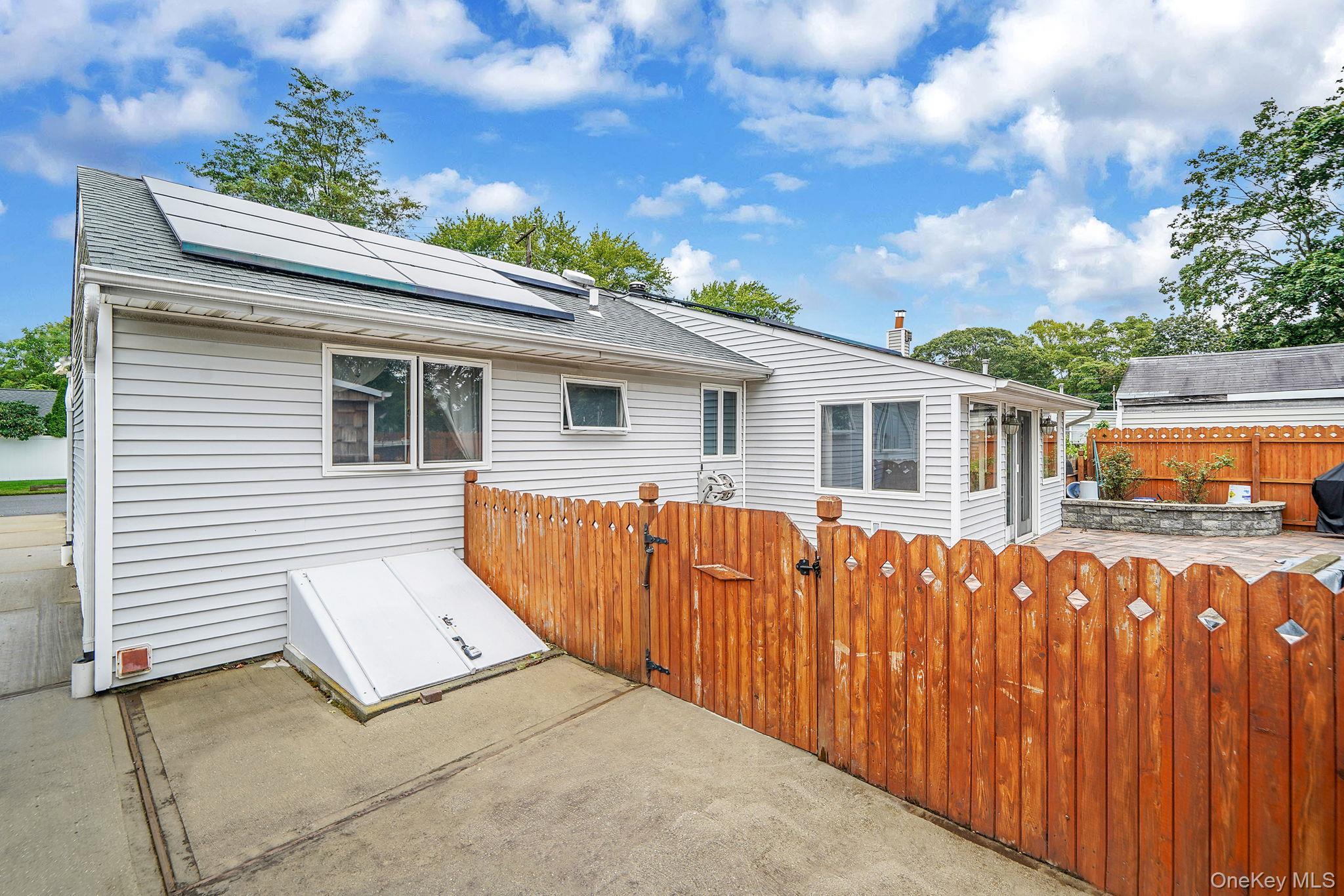 Single Family Garden  Suffolk County, NY 11706, MLS-911622-31