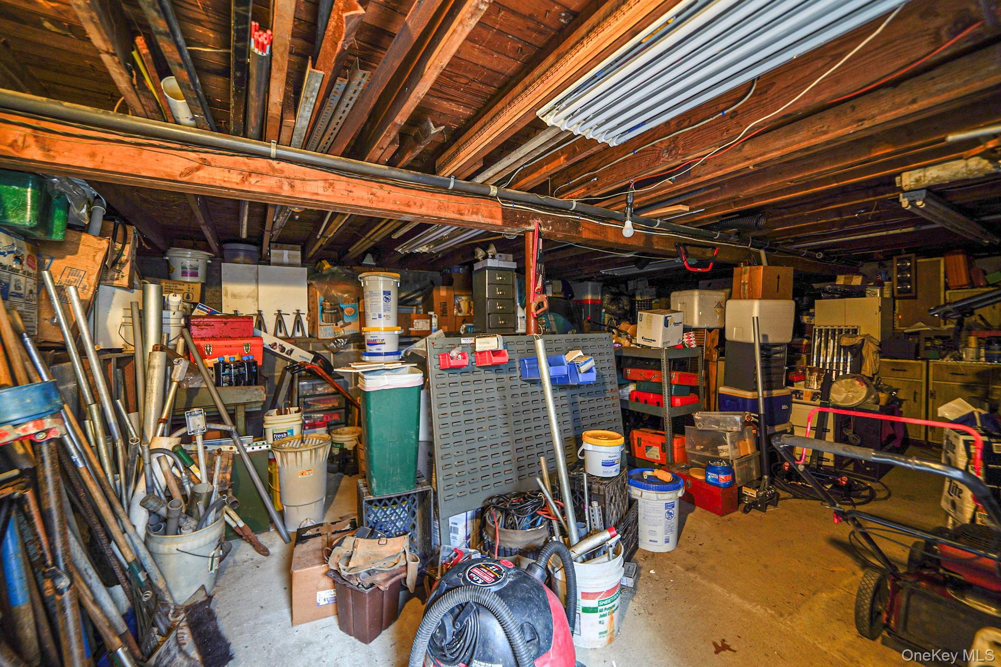 Single Family Garden  Suffolk County, NY 11706, MLS-911622-32