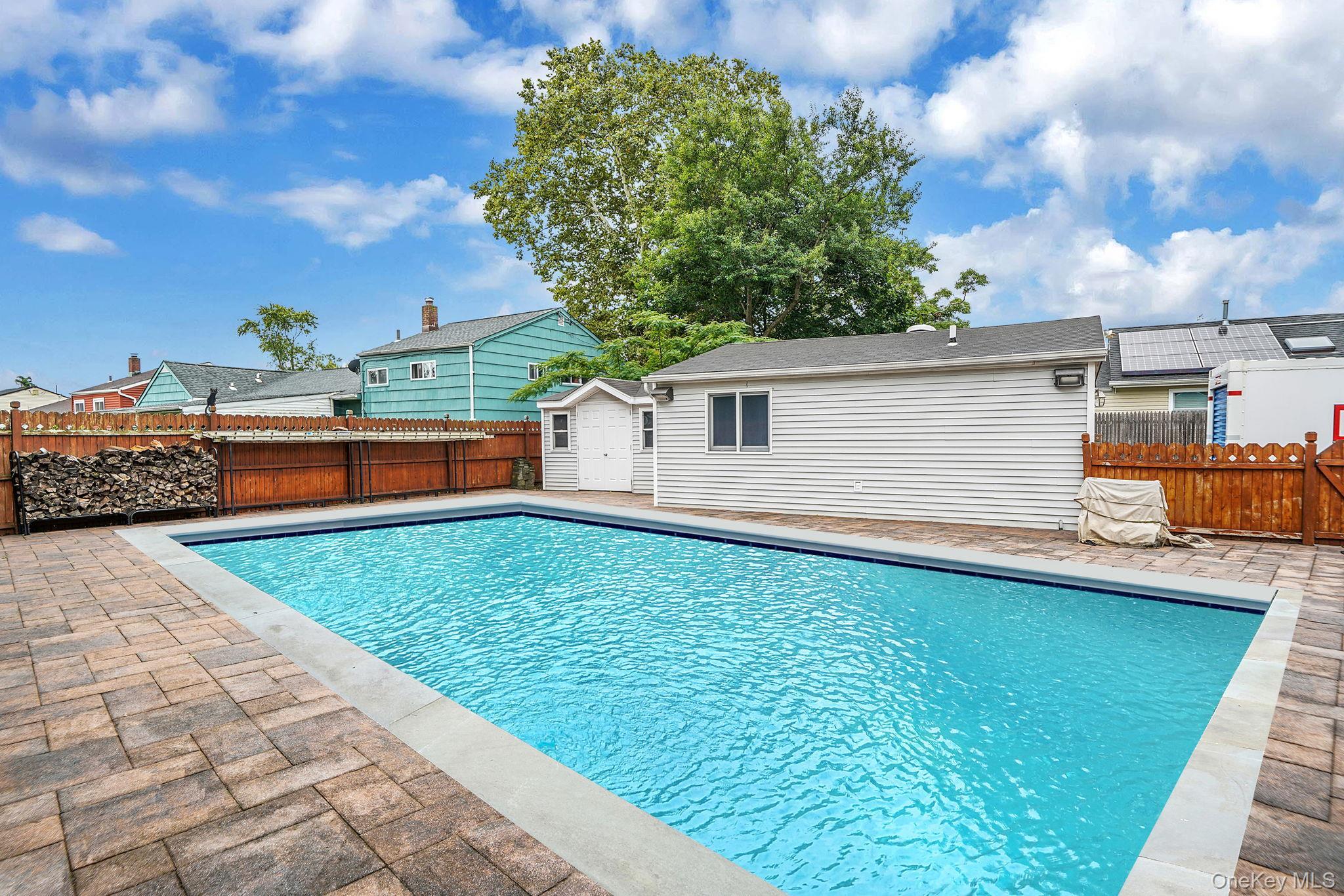 Single Family Garden  Suffolk County, NY 11706, MLS-911622-9