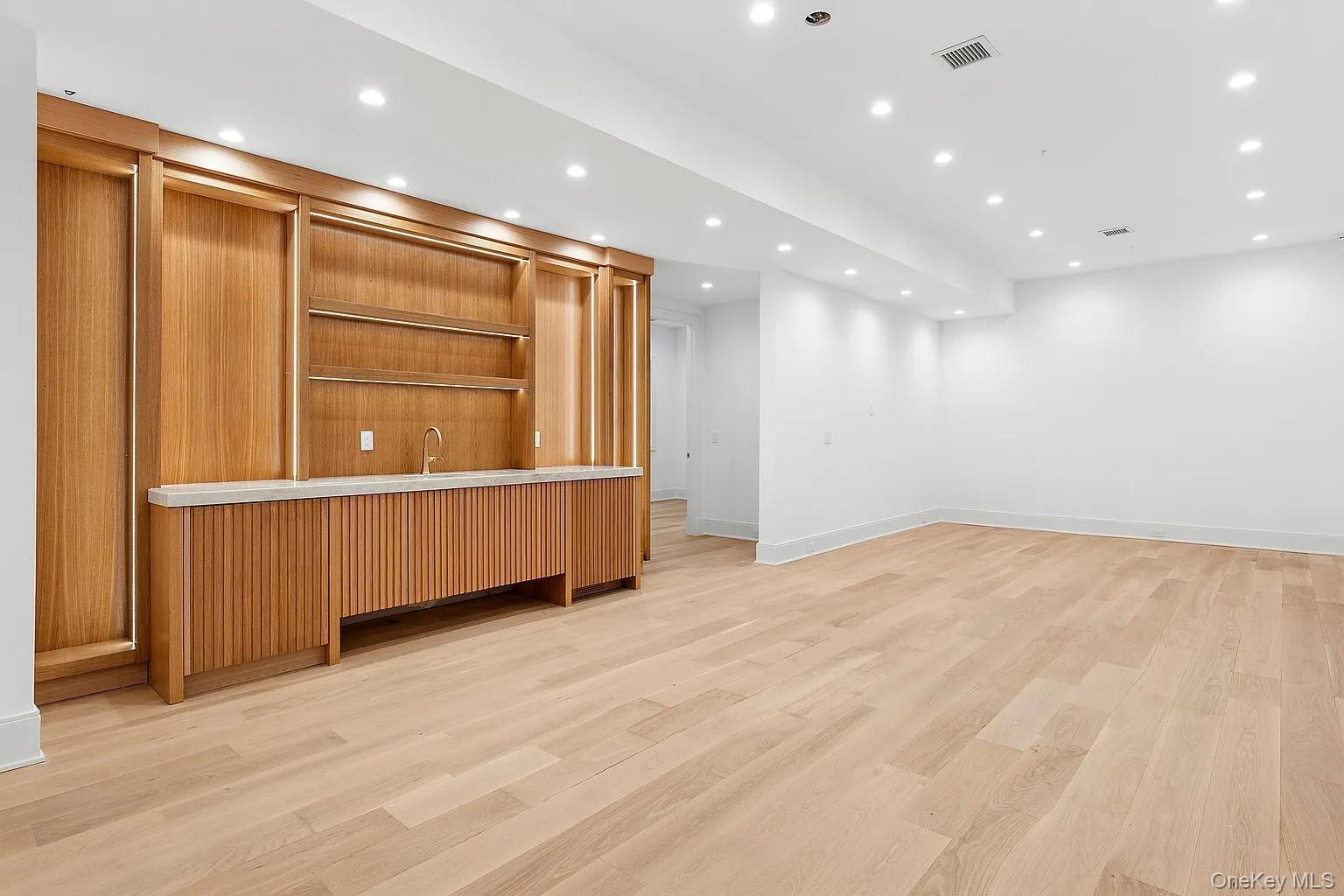 Single Family Halsey Suffolk County, NY 11968, MLS-911692-22