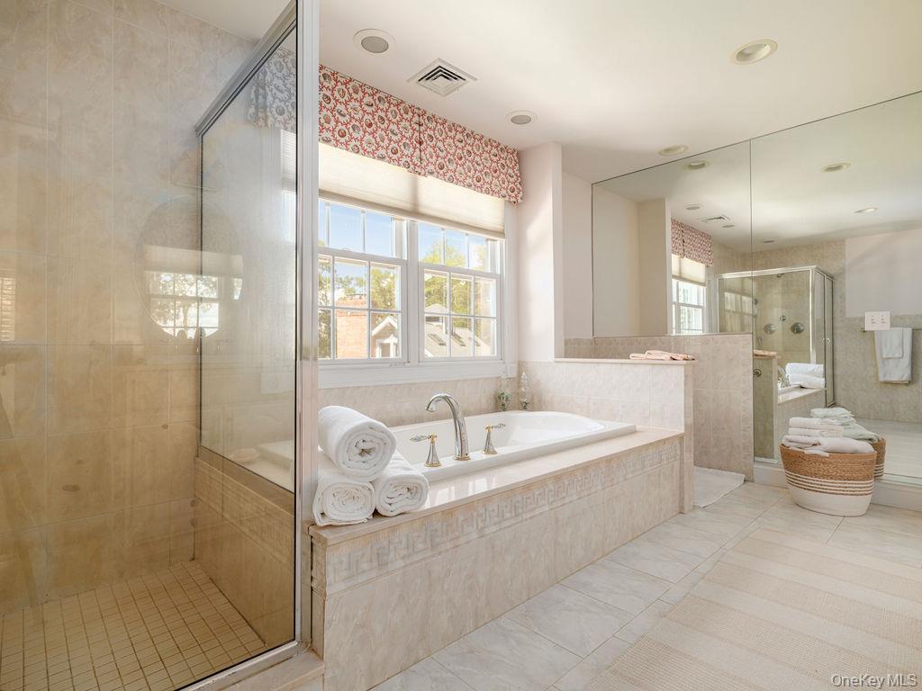 Single Family Bayview Suffolk County, NY 11971, MLS-911696-31