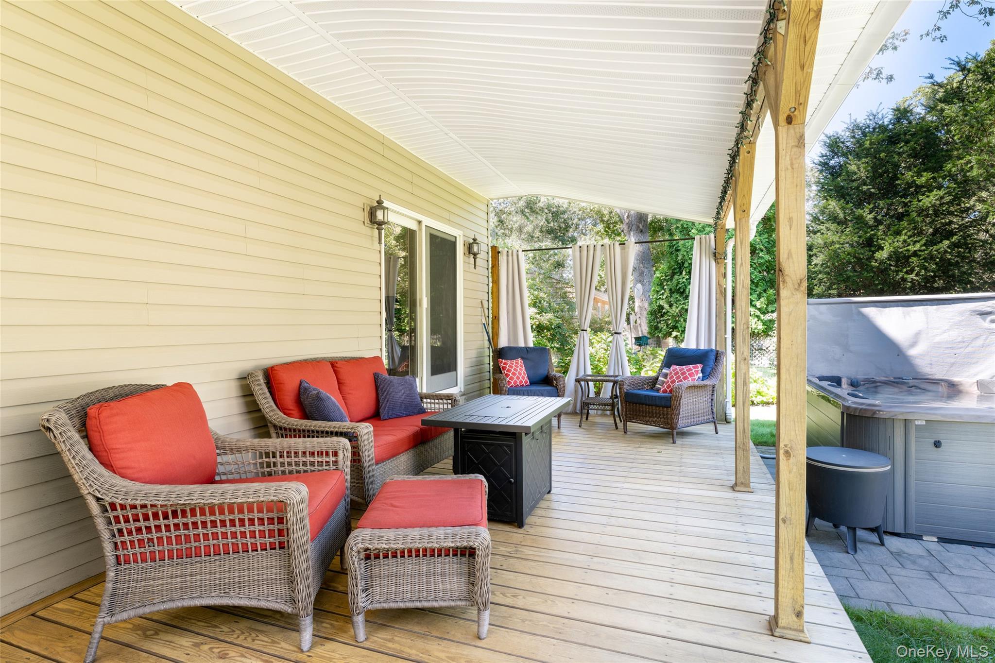 Single Family Hampton  Suffolk County, NY 11946, MLS-911756-18