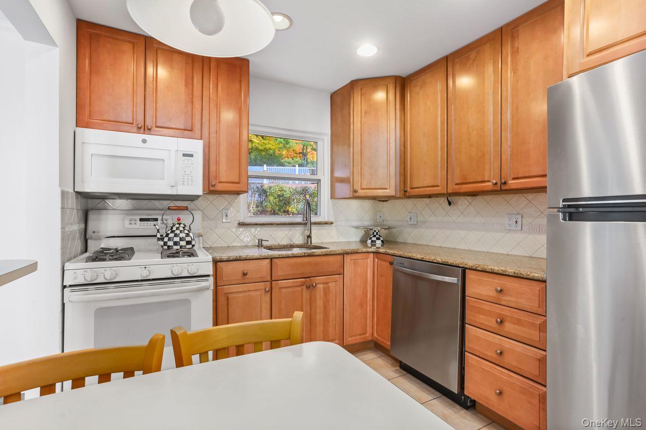 Single Family Pembrook Westchester County, NY 10710, MLS-911783-10