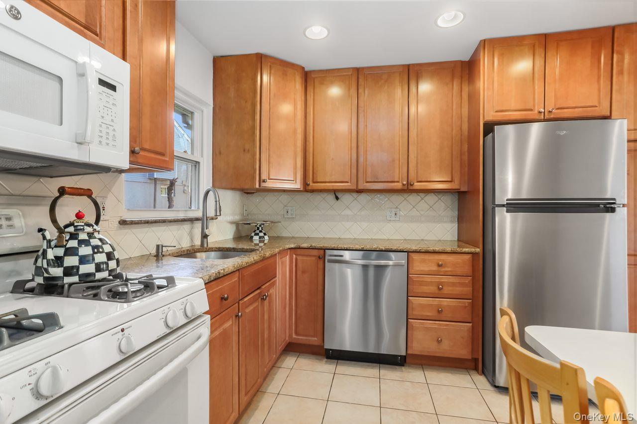 Single Family Pembrook Westchester County, NY 10710, MLS-911783-11