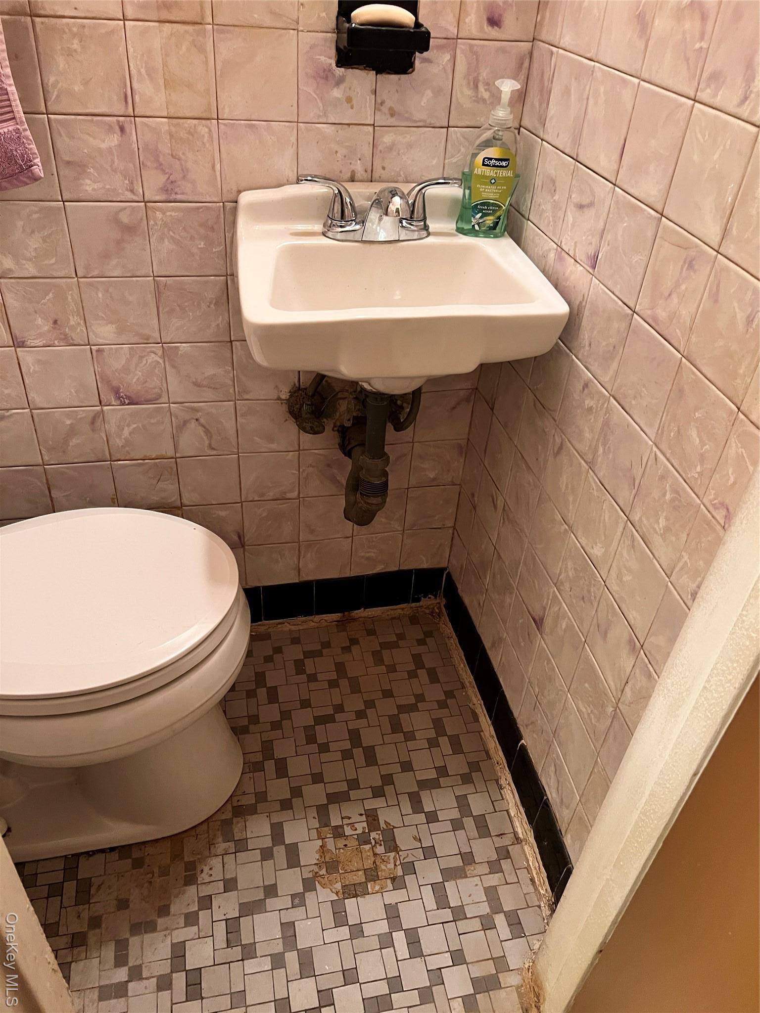 Single Family 217th  Bronx, NY 10469, MLS-911861-17