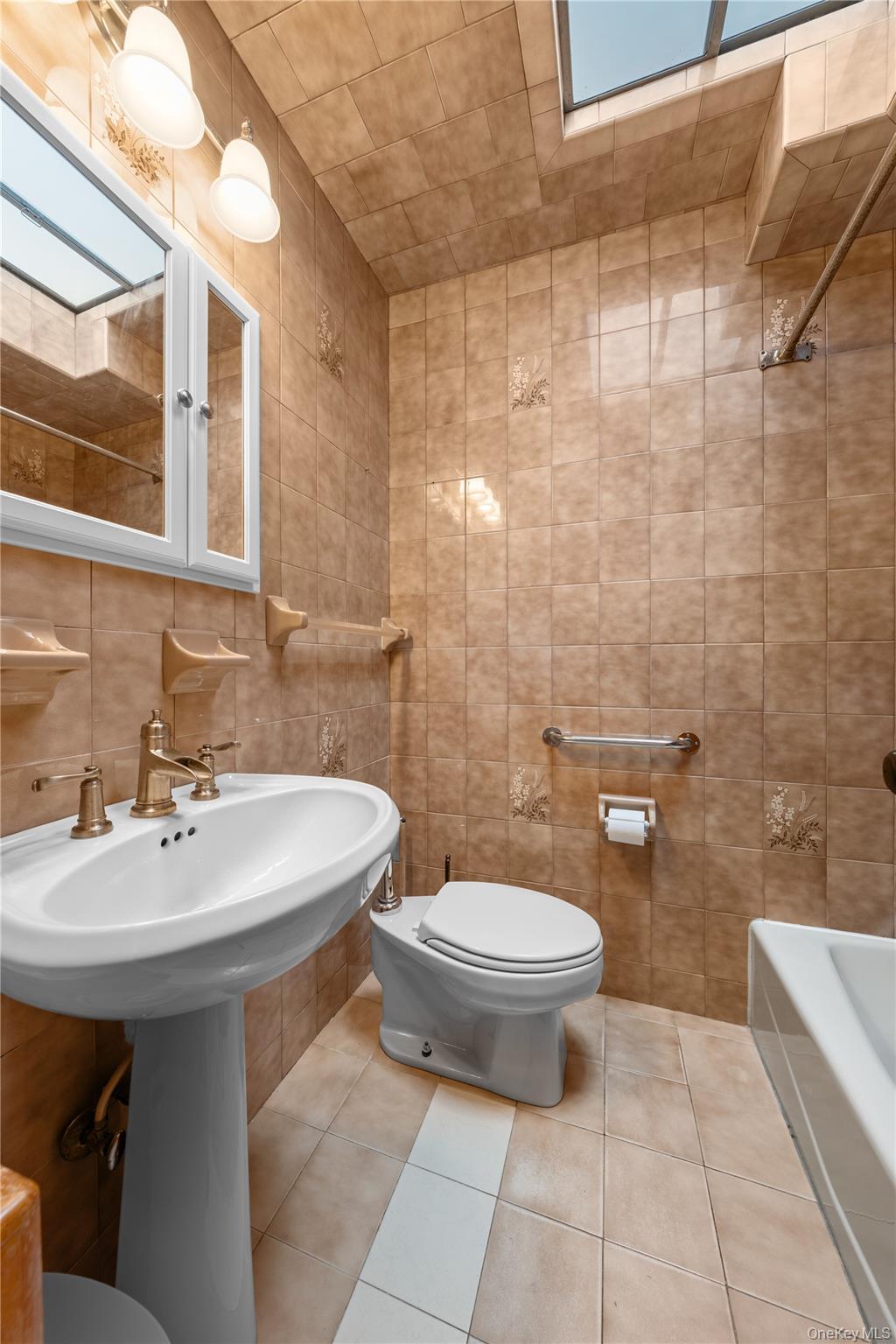 Single Family 49th  Queens, NY 11103, MLS-911934-16