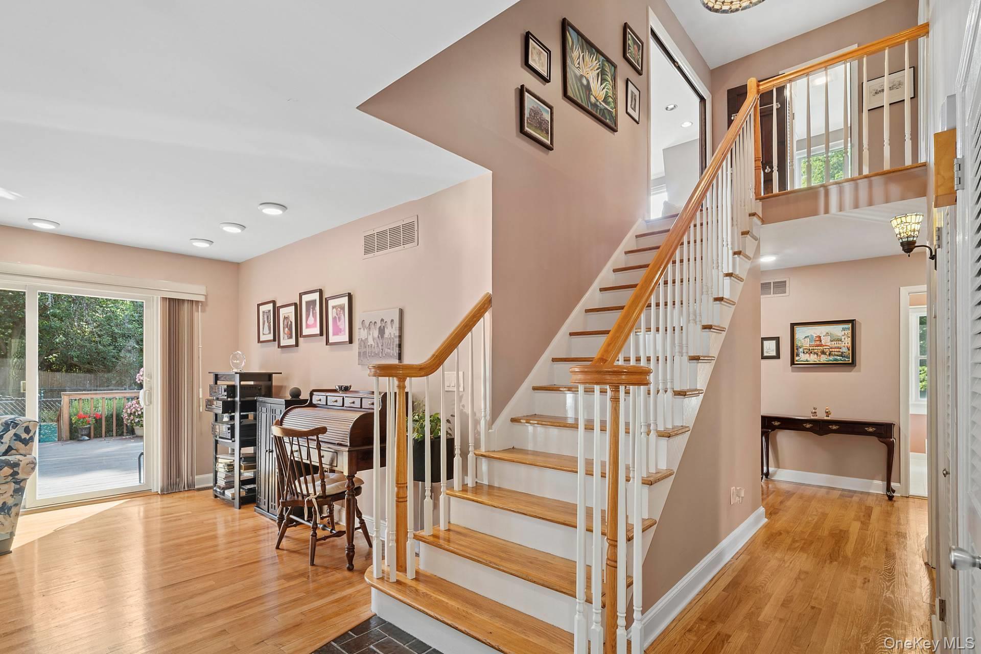 Single Family Plain View Suffolk County, NY 11792, MLS-911998-11