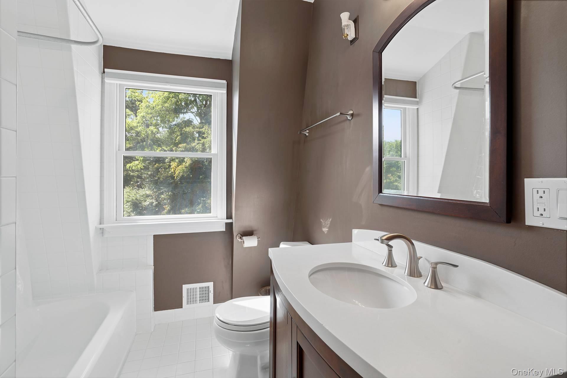 Single Family Plain View Suffolk County, NY 11792, MLS-911998-15