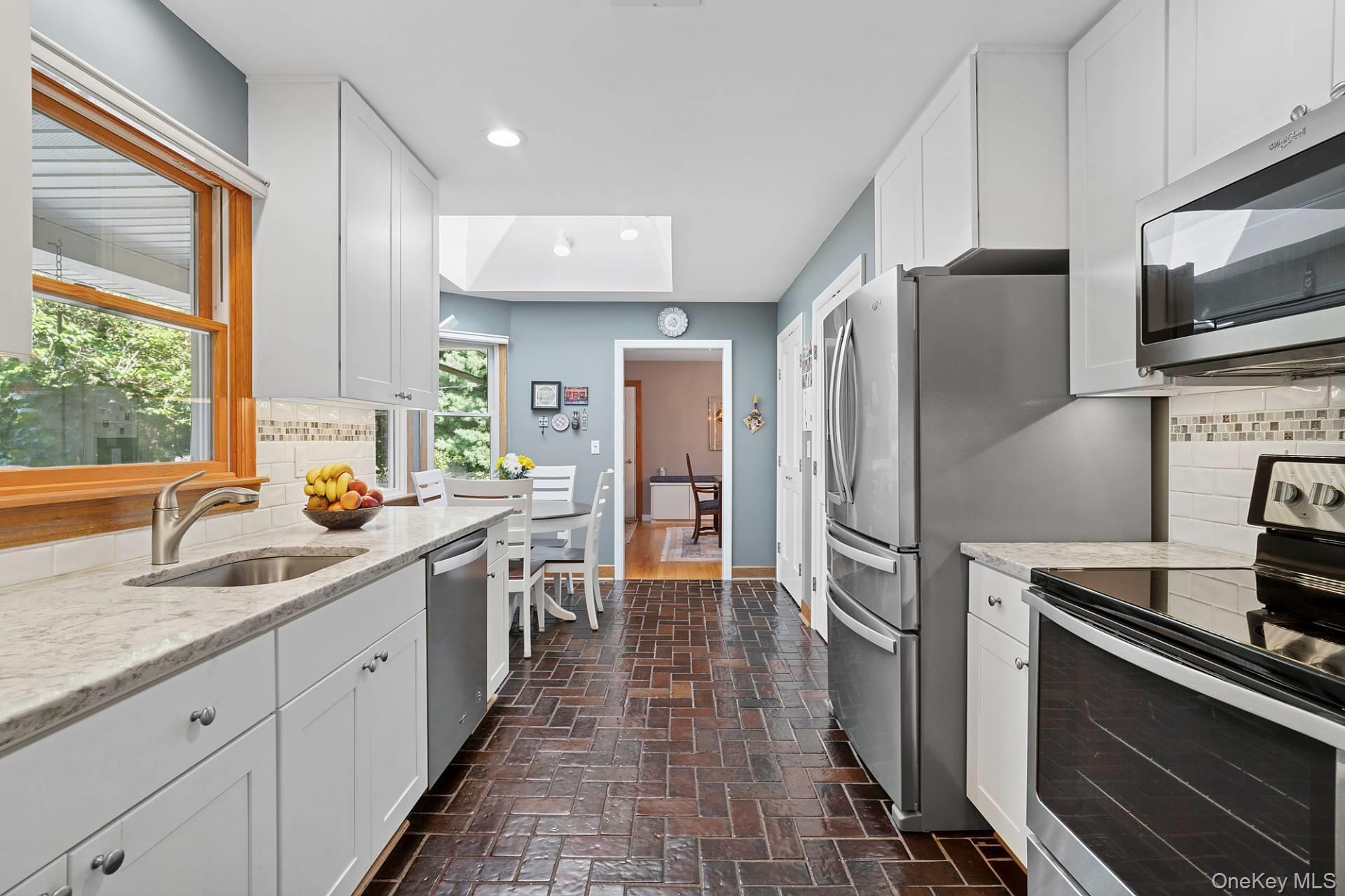 Single Family Plain View Suffolk County, NY 11792, MLS-911998-2