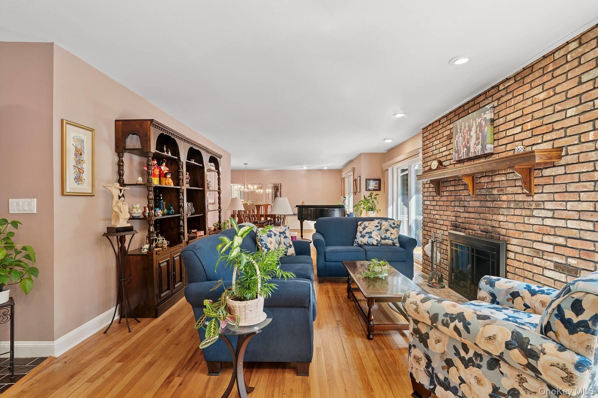 Single Family Plain View Suffolk County, NY 11792, MLS-911998-5