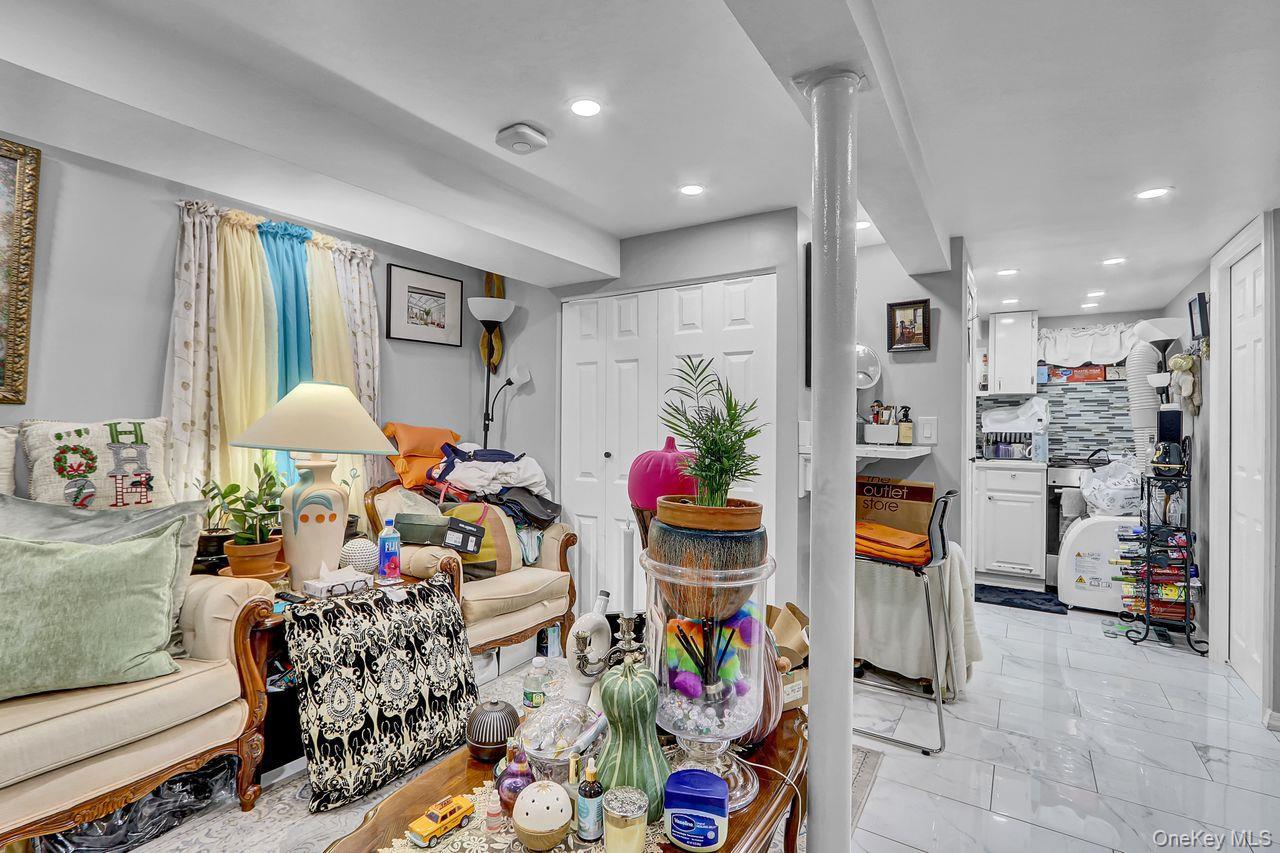 Single Family Nellis Queens, NY 11413, MLS-912051-20