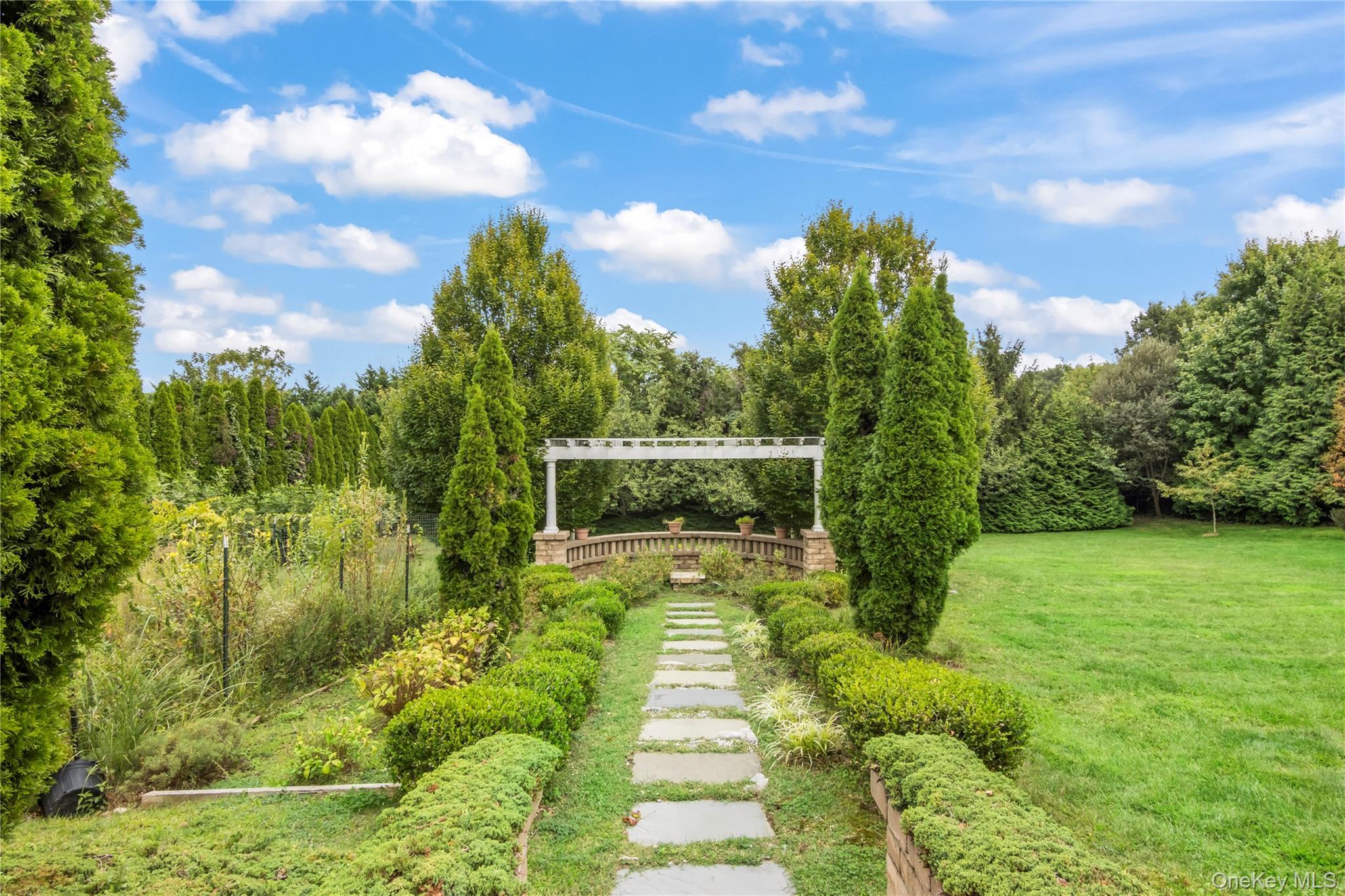 Single Family Rolling Meadow  Suffolk County, NY 11768, MLS-912170-37