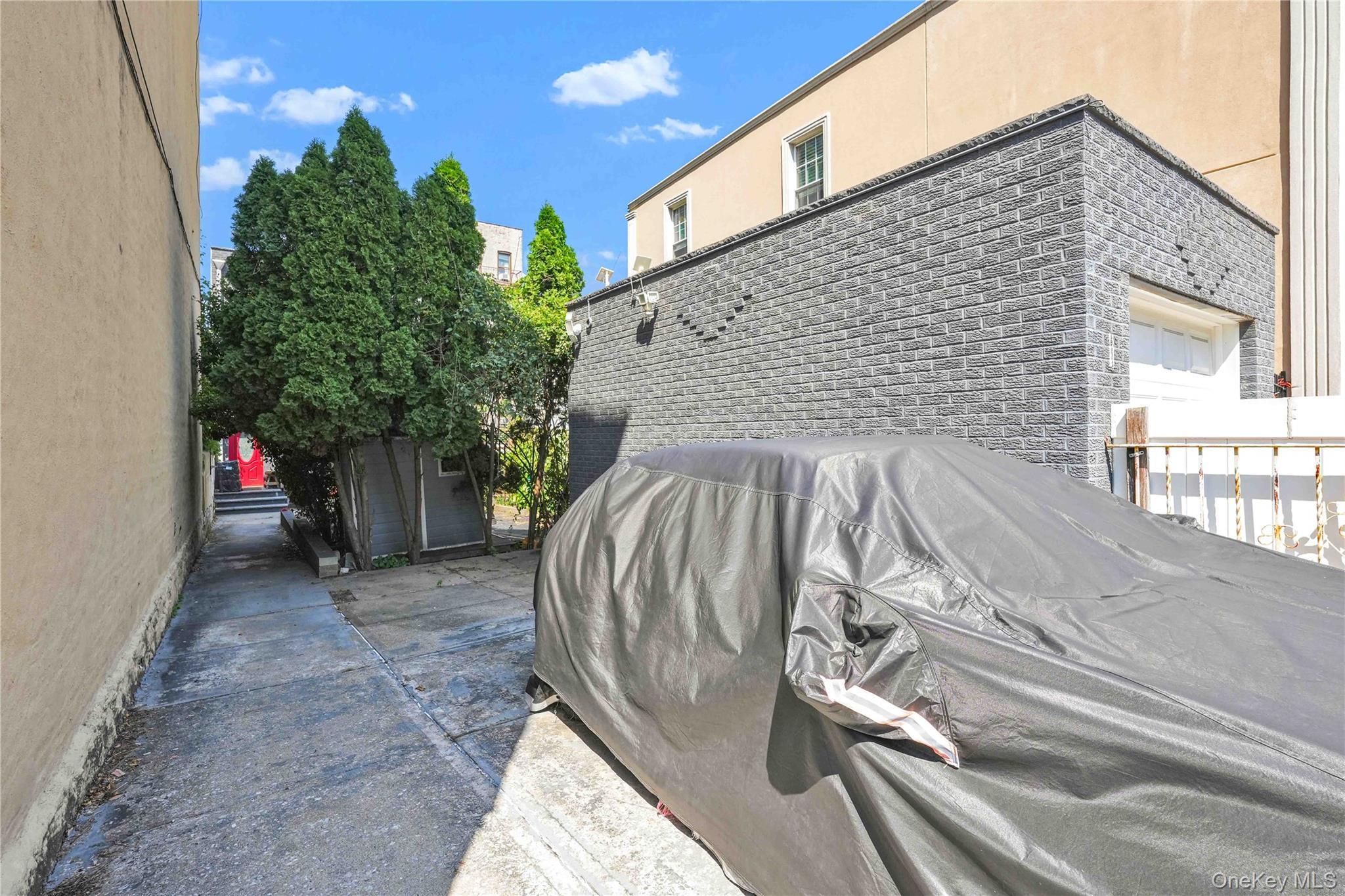 Single Family 38th Queens, NY 11105, MLS-912303-3